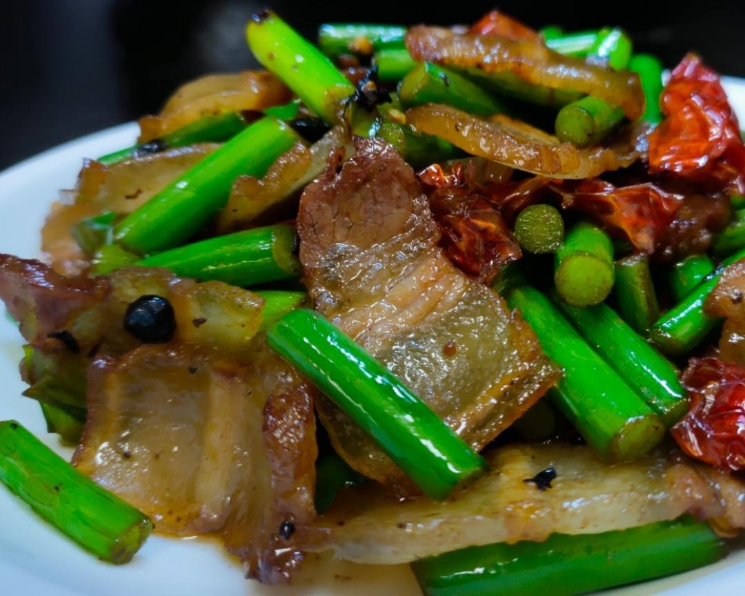 腊肉炒蒜苔